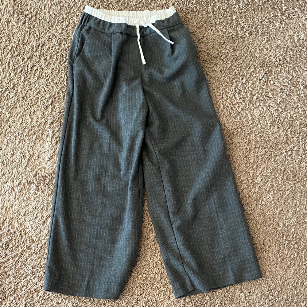 Gray Wide-Leg Dress Pants with White Waistband size 6 pinstripe